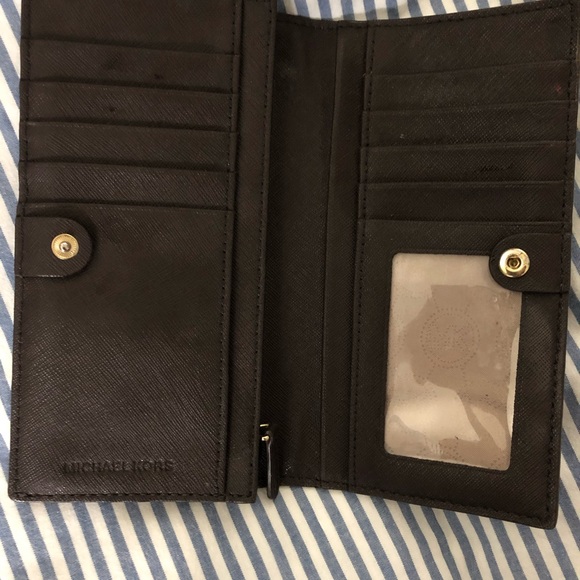 Brown Michael Kors wallet - Picture 2 of 3